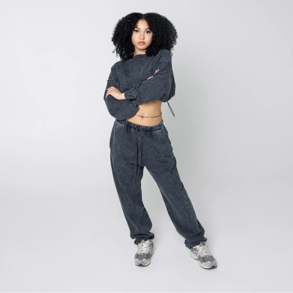 STRIPT Cozy crop sweatshirt - Picture 2 of 8